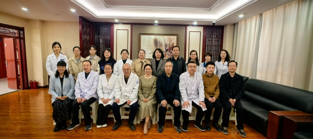 中医学院举行中医工作站揭牌仪式