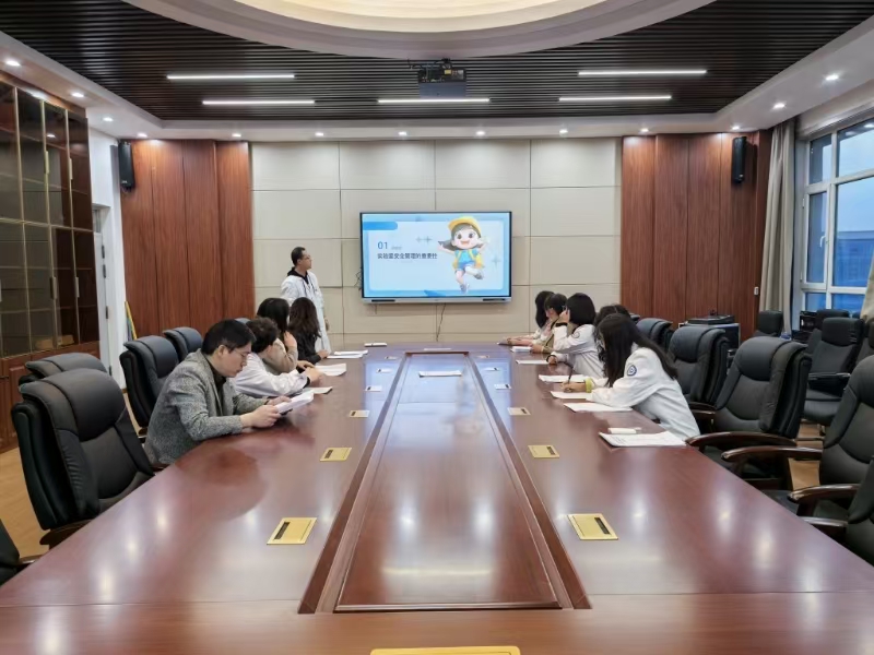深化安全理念  共筑安全防线 ——公共教学部开展化学实验室安全培训
