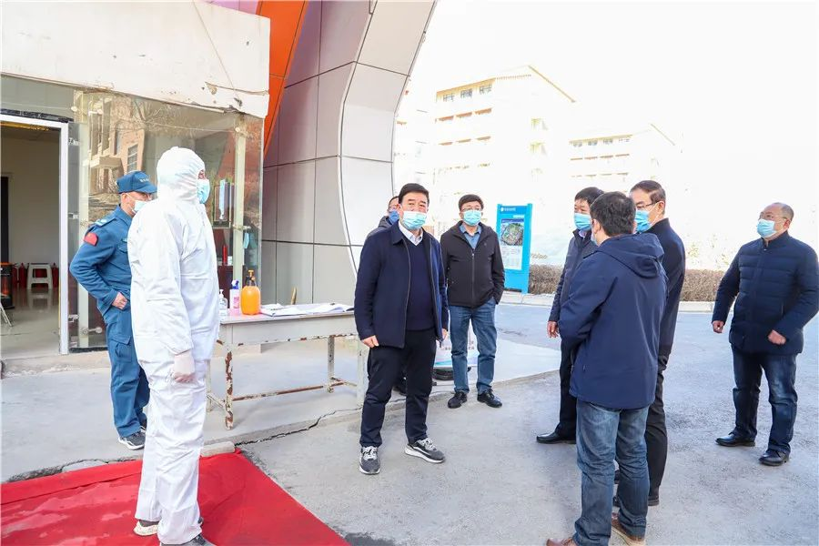 校党委书记姜德民、校长任晖带队视察各项疫情防控工作.png