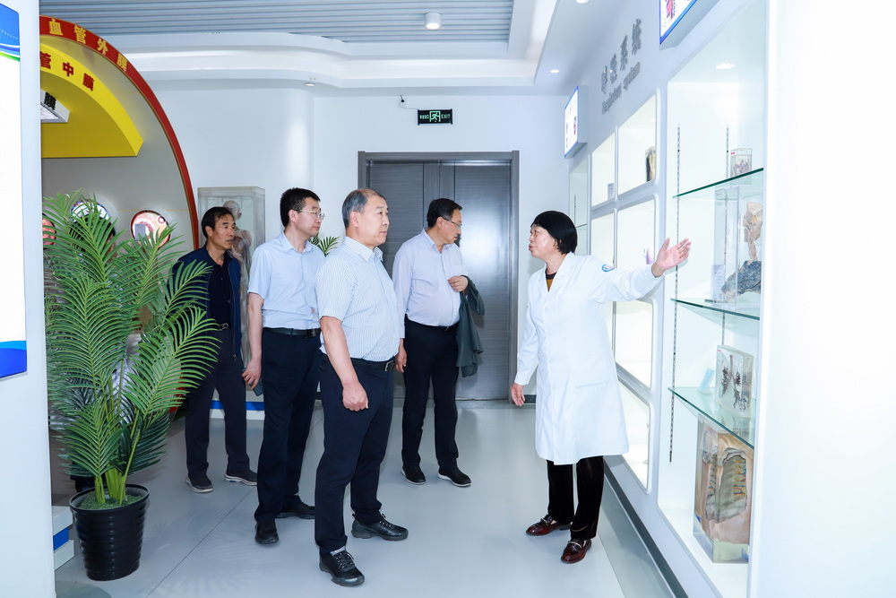 2023年6月7日 原甘肃省卫生和计划生育委员会党组副书记、副主任李存文莅临红足1—世官网调研 (4)_调整大小.jpg
