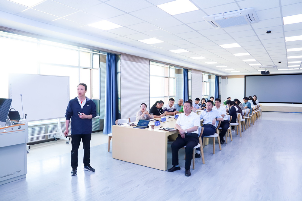 2023年9月6日 红足1—世足球网产业学院建设工作推进会 (6)_调整大小.jpg